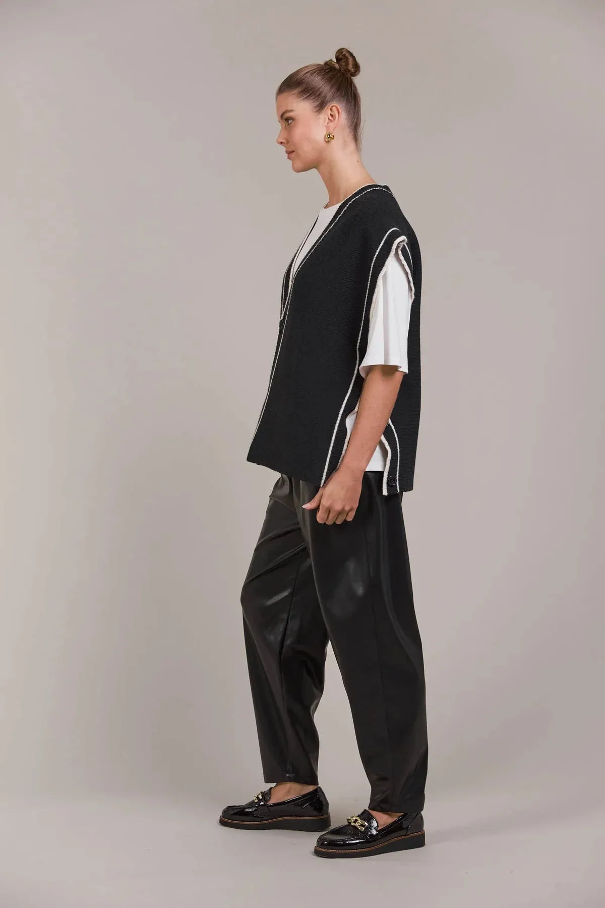 AVINO KNIT VEST - BLACK