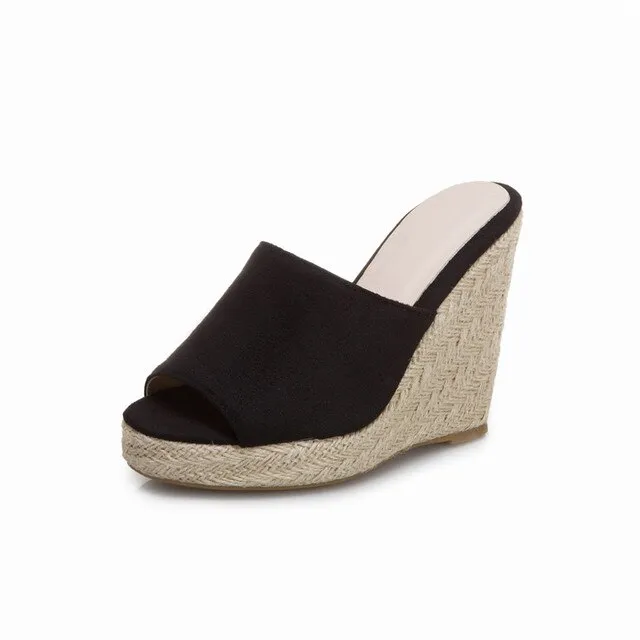 Cata Women's Platform Sandal With Black Wedges