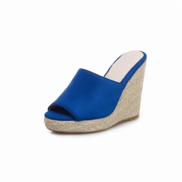 Cata Women's Platform Sandal With Black Wedges